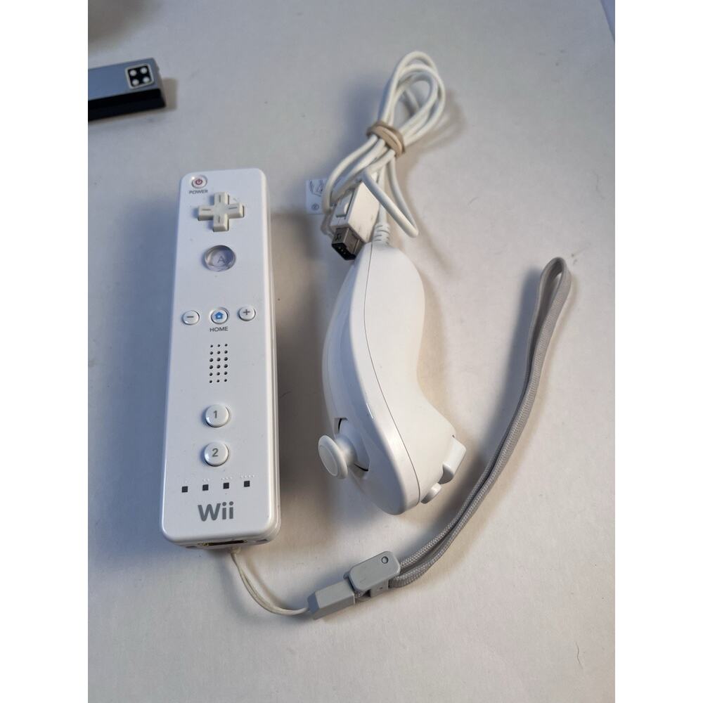 Nintendo Wii Console plus Controller, Cords & Game Bundle Clean Tested Working - Picture 5 of 12